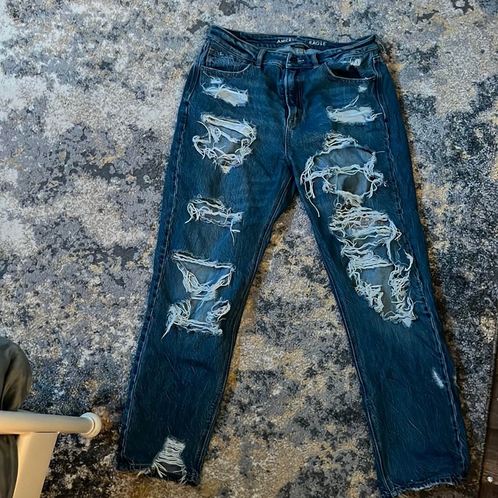 Cute American Eagle jeans! Mom jeans.